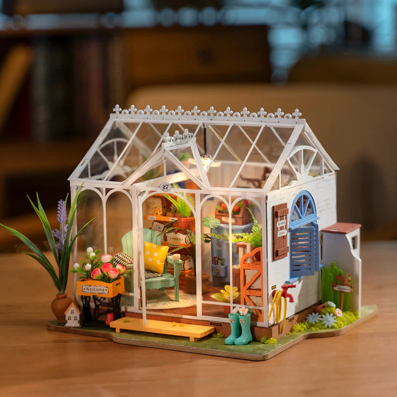 Robotime : DIY Miniature House - DG163 Dreamy Garden House